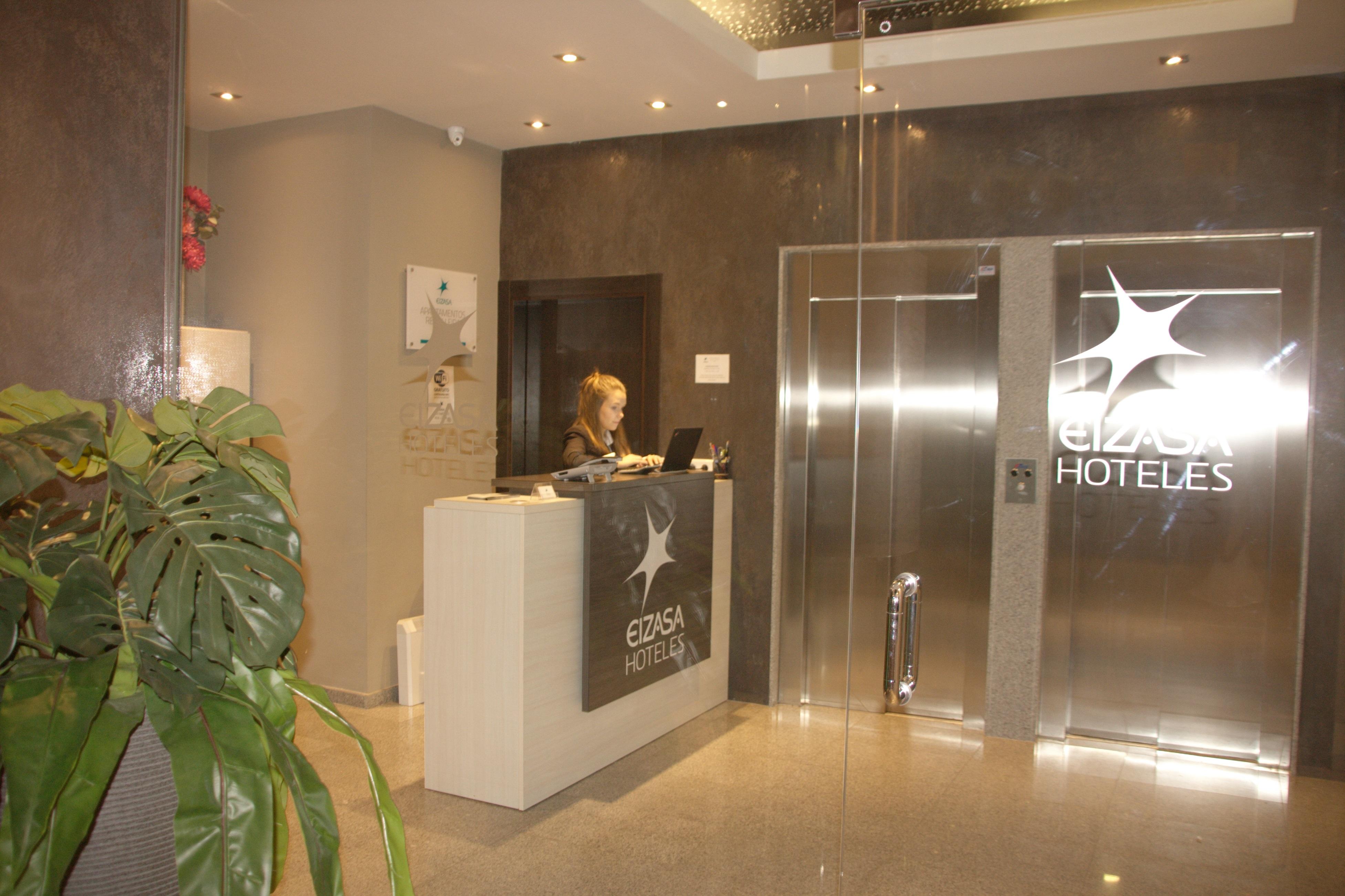 Apartamentos Real Lleida Luaran gambar