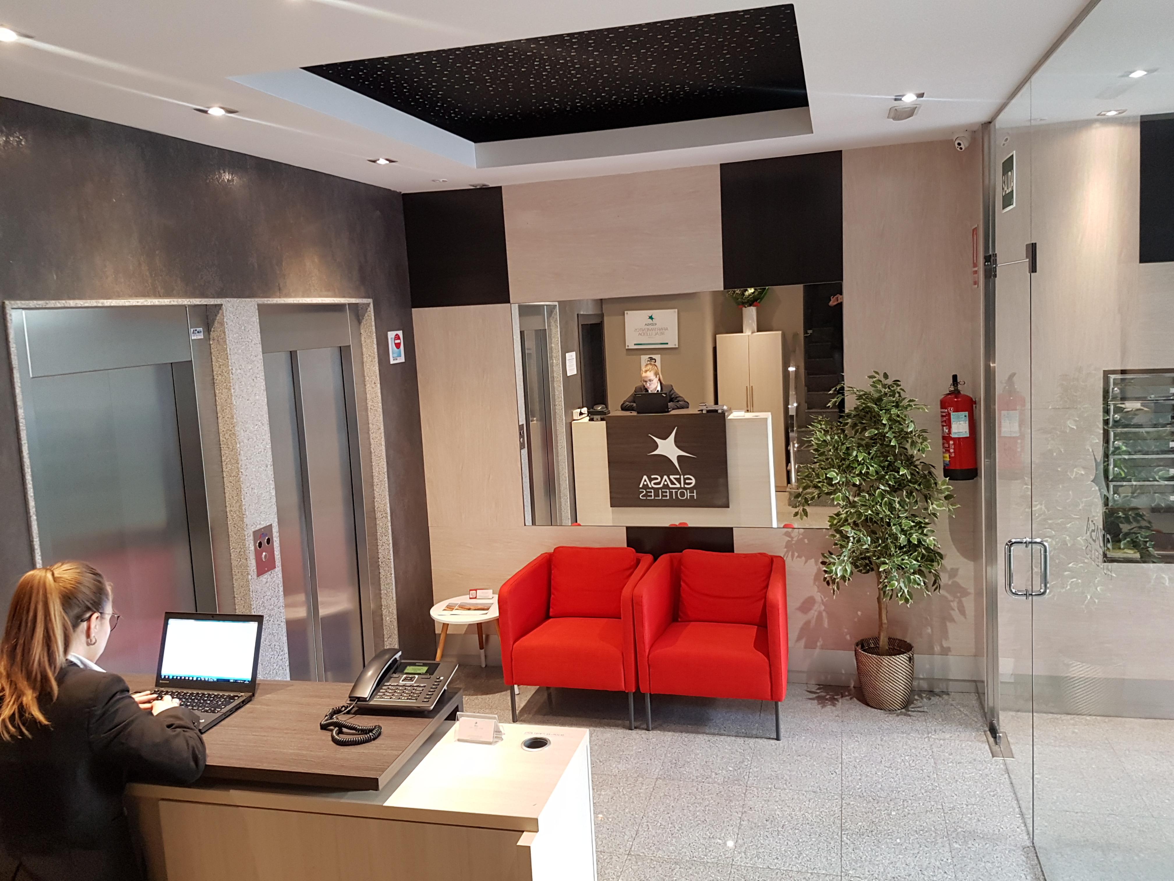 Apartamentos Real Lleida Luaran gambar