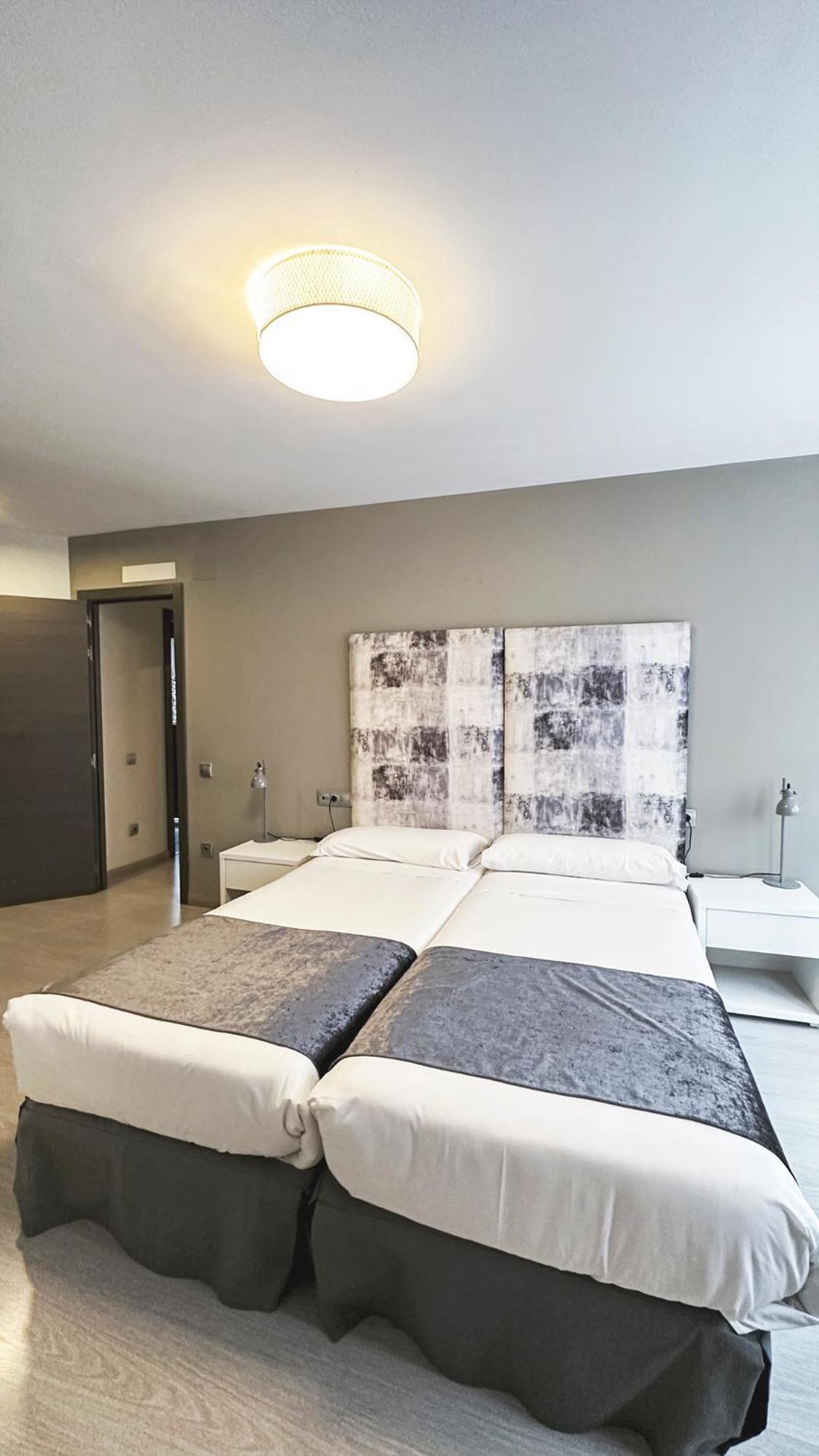 Apartamentos Real Lleida Luaran gambar