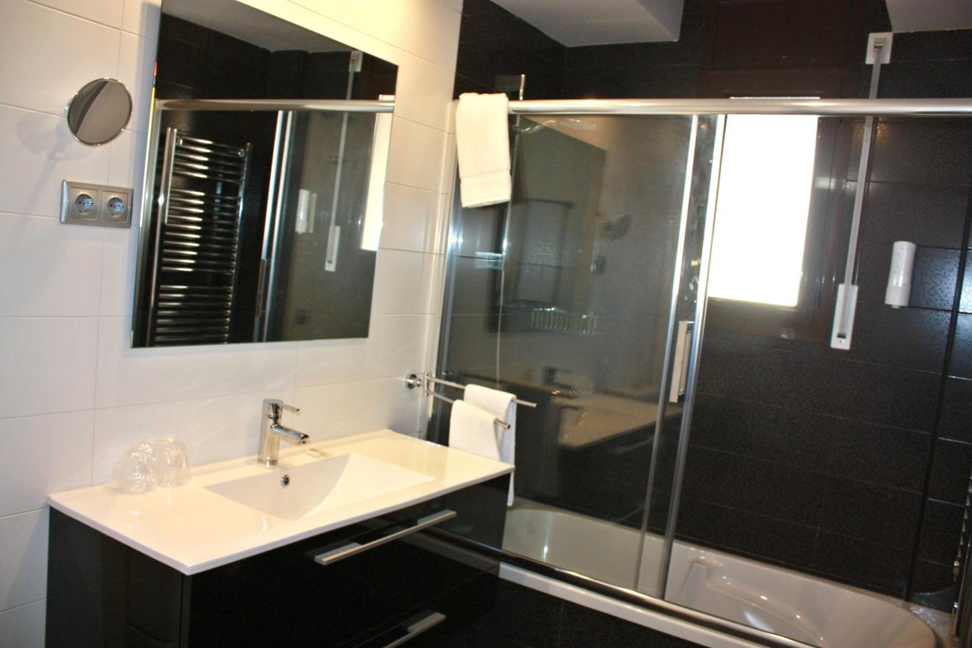 Apartamentos Real Lleida Bilik gambar