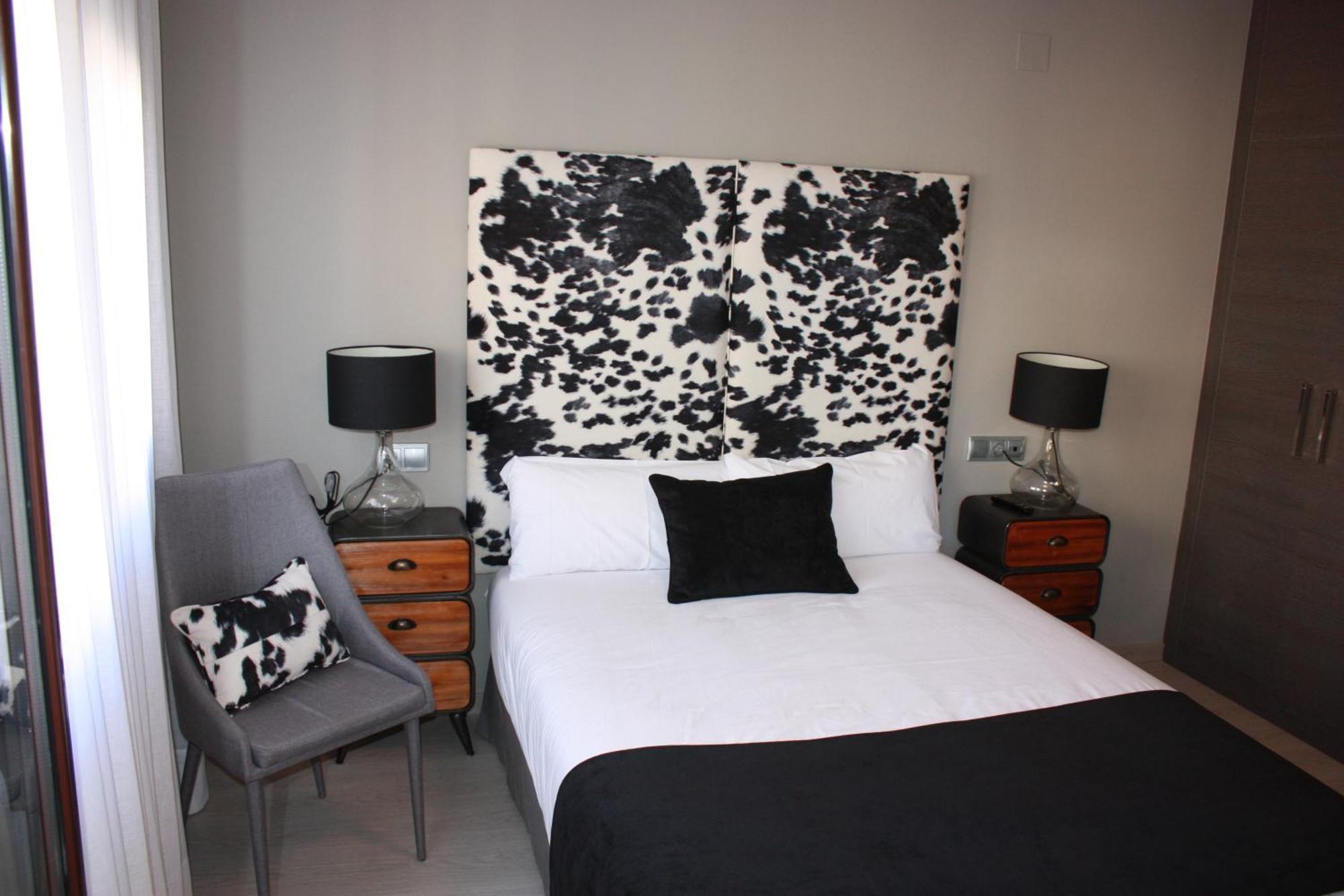 Apartamentos Real Lleida Bilik gambar