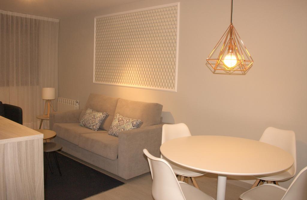 Apartamentos Real Lleida Luaran gambar