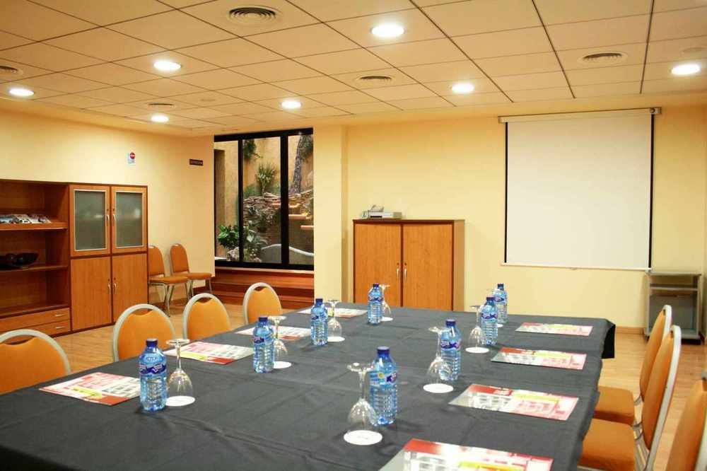 Apartamentos Real Lleida Luaran gambar